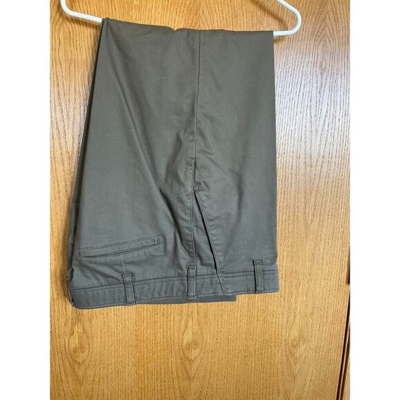 Lee Extreme Comfort brown, Flat Front, men's 38 x 30 casual/dress pants - Picture 2 of 9